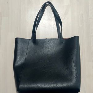 BLACK TOTE BAG